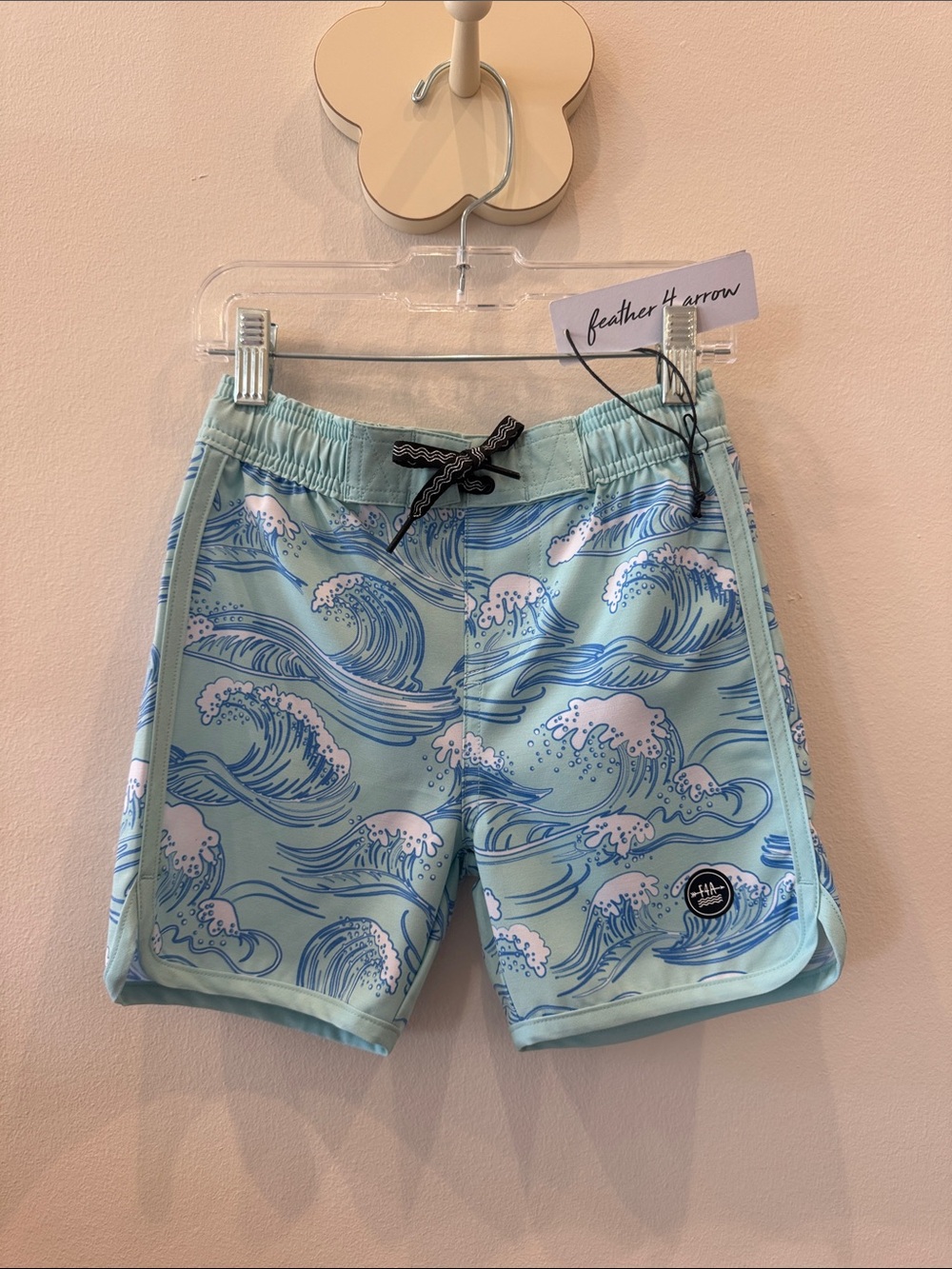NWT Feather 4 Arrow Scallop Boardshort, Canal Blue, Wave Print Size 5